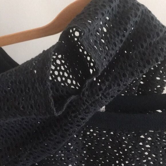 Crocheted  Knot Sisters Navy Crop Top - Picture 5 of 6